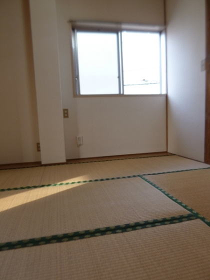 黒岩ビルの和室