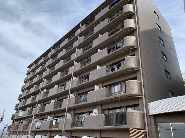 アルトラマンション　A棟の外観