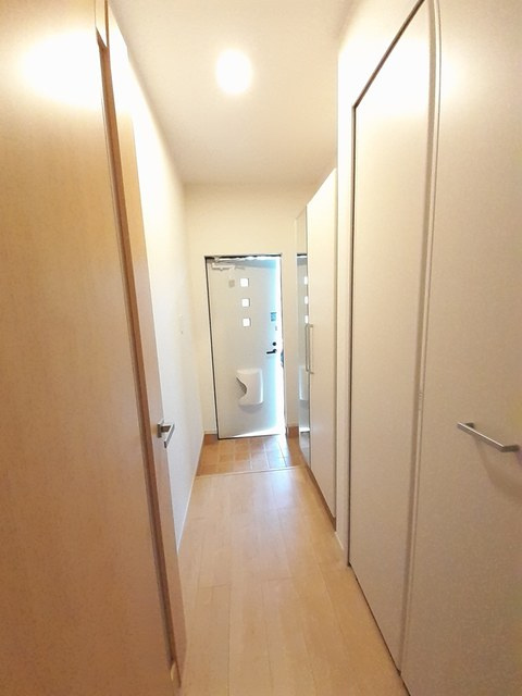 アザリーメゾン　壱番館の玄関