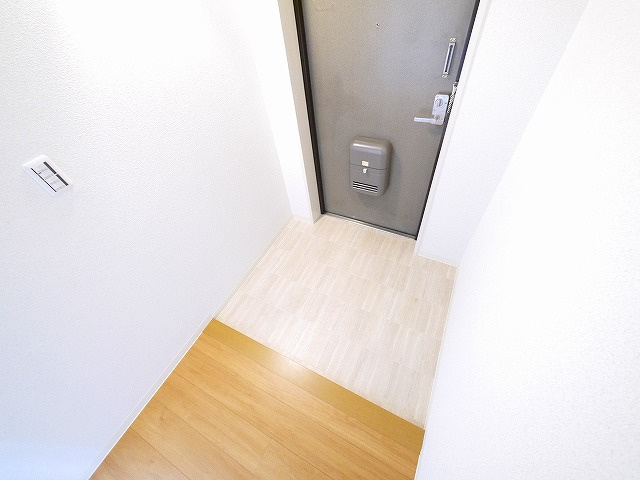 グランドパレス学園前の玄関|シンプルで使いやすい玄関です