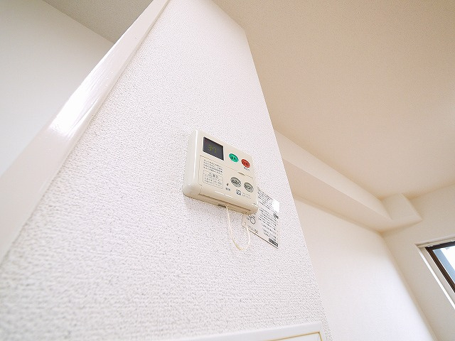 グランドパレス学園前の設備|温度調節がしやすいリモコン給湯です。