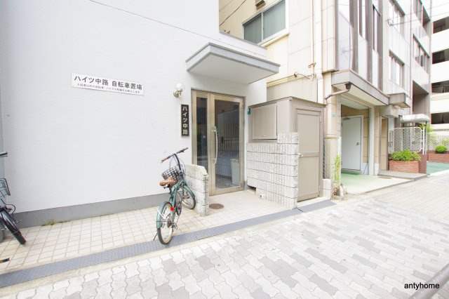 ハイツ中路　仲介手数料無料のエントランス