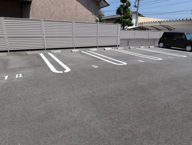 上益城郡益城町大字惣領のアパートの駐車場