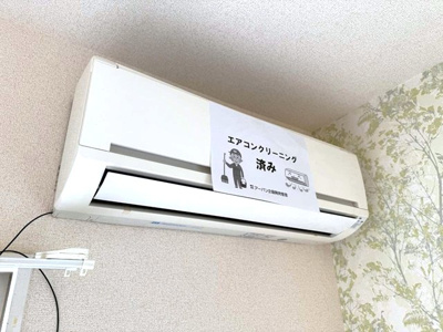 【設備】 | ハイツ赤門 | リビングダイニングキッチンには暑い夏や寒い冬に大活躍のエアコン付きです☆冷暖房完備で1年中快適に過ごせます♪
