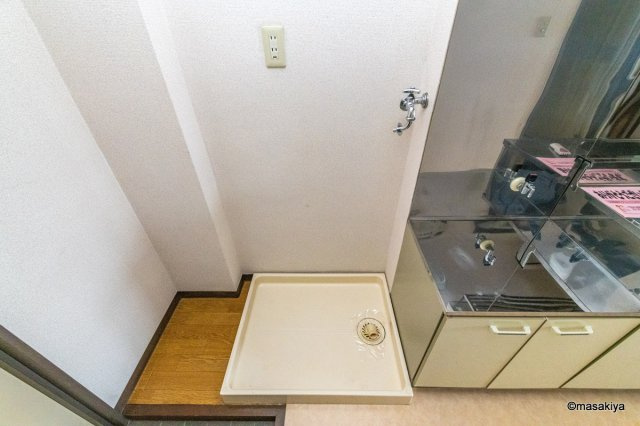 ブラウンヒルズ1番館の洗面所|洗濯機置き場