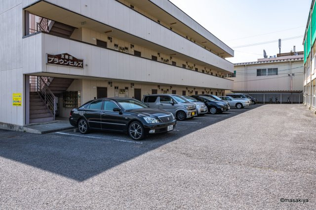 ブラウンヒルズ1番館の駐車場|駐車場