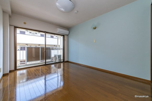 ブラウンヒルズ1番館の居間・リビング