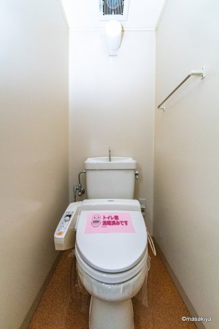ブラウンヒルズ1番館のトイレ|トイレ　ウォシュレット付きです。