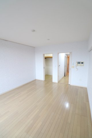コンフォート中野島の居間・リビング|※現況優先となります。