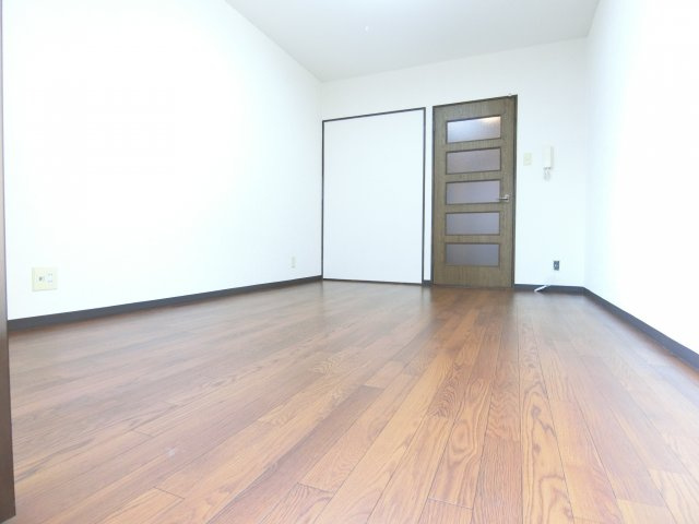 ブルージュ喜志の洋室