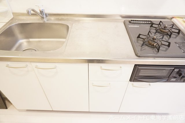 菊池郡菊陽町光の森７丁目のアパートのキッチン