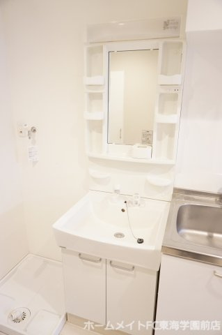 菊池郡菊陽町光の森７丁目のアパートの独立洗面台