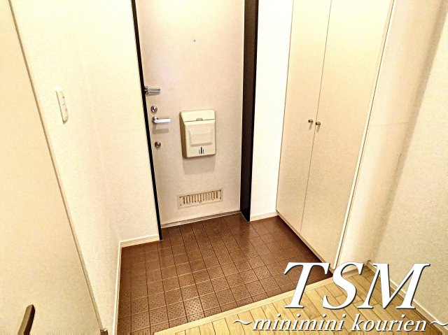 へーベルメゾン忍ケ丘の玄関|シューズボックス付きの玄関