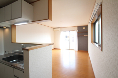 【居間・リビング】 | セレサ | こちらのリビングで趣味の時間をお楽しみください