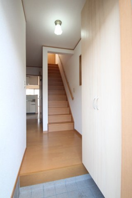 【玄関】 | セレサ | 明るい玄関です