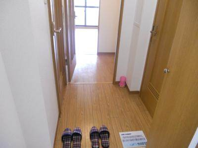 グラシアスの内装|玄関から