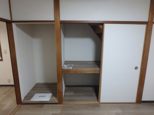 友井2丁目貸家の収納