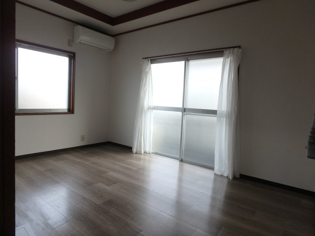 友井2丁目貸家の洋室