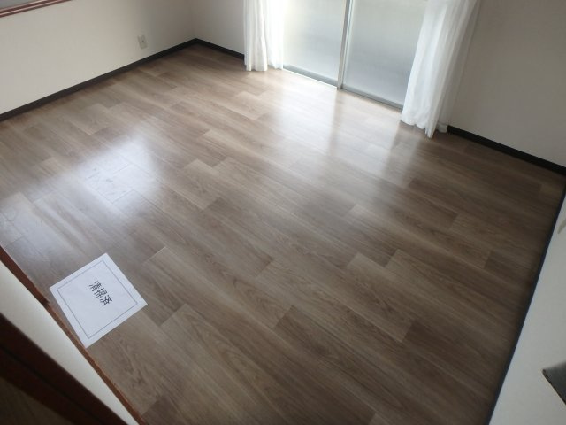 友井2丁目貸家の洋室