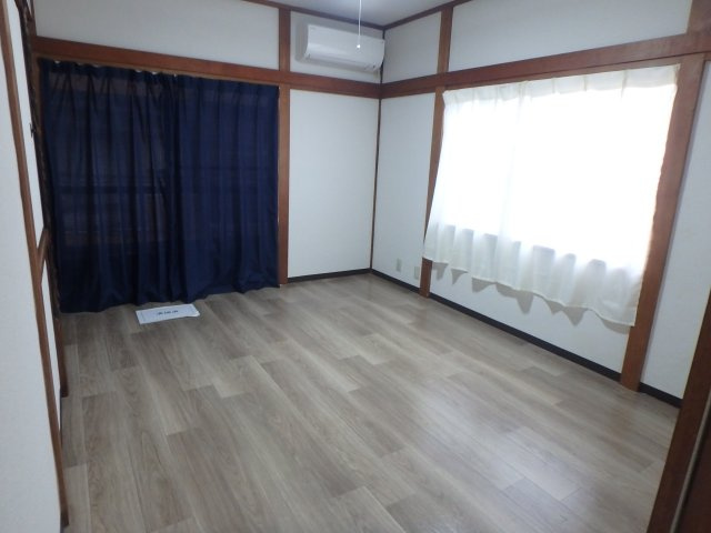 友井2丁目貸家の洋室