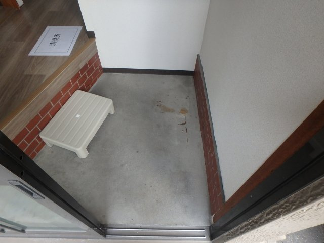 友井2丁目貸家の玄関