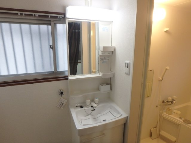 友井2丁目貸家の独立洗面台