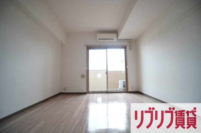 新千葉小川マンションの居間・リビング