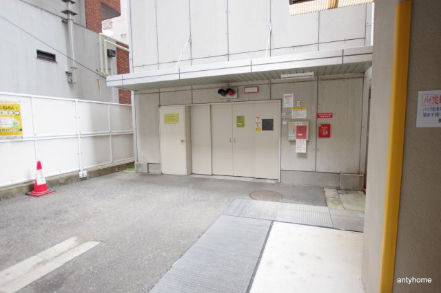 サムティ新大阪WEST　仲介手数料無料の駐車場