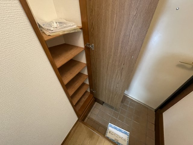 ロマネあけぼのの玄関|別号室の参考写真です