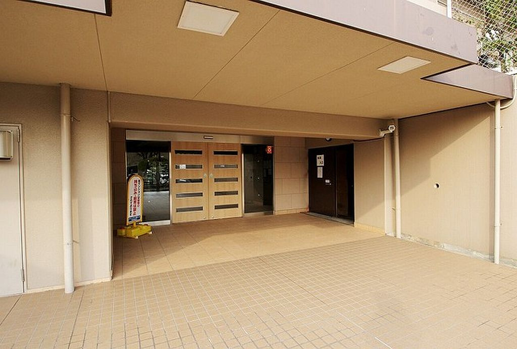 グリーンタウン香里ケ丘A棟の外観