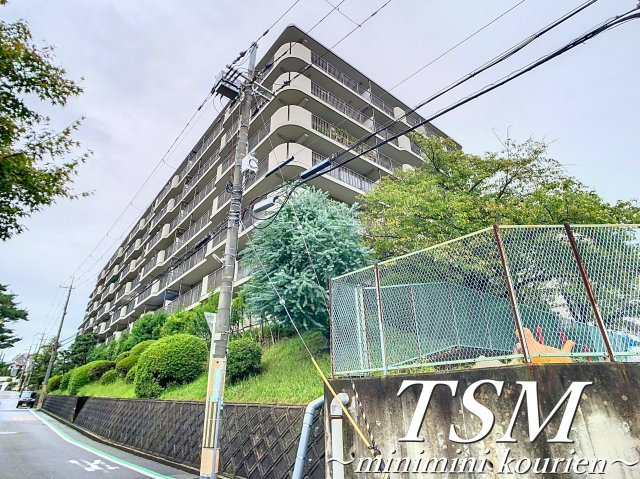 日商岩井香里ヶ丘マンションの外観