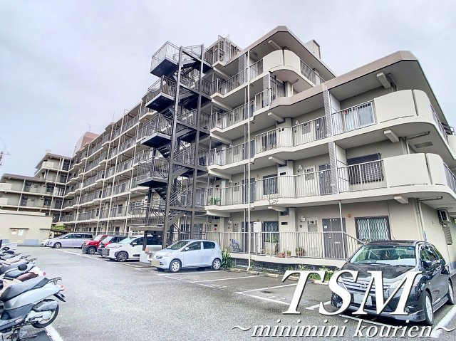 日商岩井香里ヶ丘マンションの外観