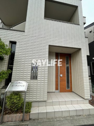 カーサビアンコのエントランス|オートロック付きで安心です★