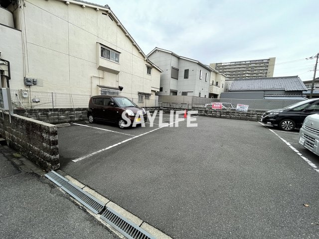 カーサビアンコの駐車場