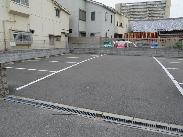 カーサビアンコの駐車場