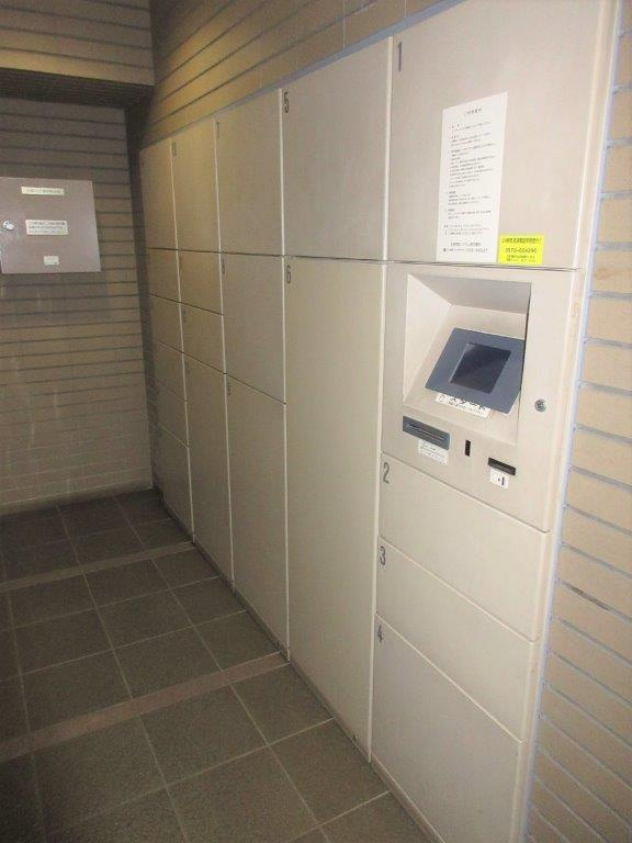 シャリエ習志野東　のエントランス|宅配ボックス