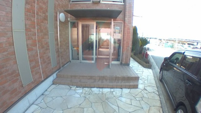 【エントランス】 | クリスタルウイング輝