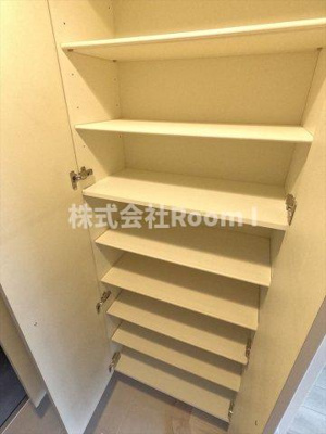 【玄関】 | プライムアーバン堺筋本町 | 収納もある玄関です