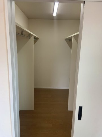 【No.5668】宮長/3LDK/未入居/3000万円以下の収納|（寝室）人が中に入って歩ける収納スペースが魅力のウォークインクローゼットです。