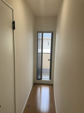 【No.5668】宮長/3LDK/未入居/3000万円以下のバルコニー|2階の廊下からバルコニーへ直行。家族の時間を邪魔しない優しい設計ですね！
