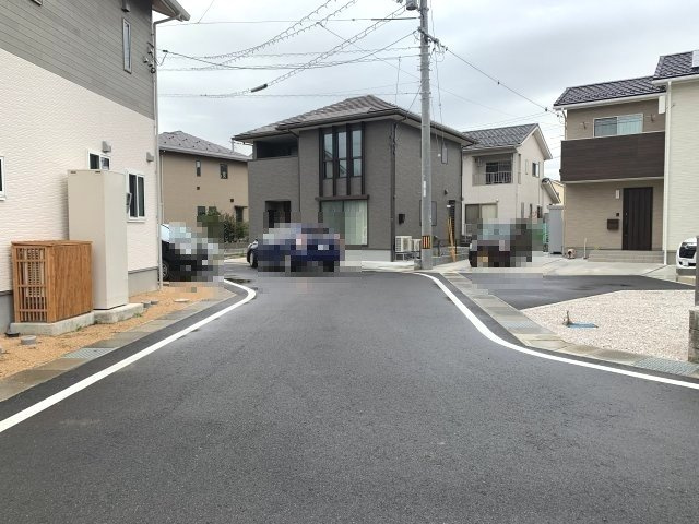 【No.5668】宮長/3LDK/未入居/3000万円以下の前面道路含む現地写真|車の出し入れがスムーズな前面道路6M。