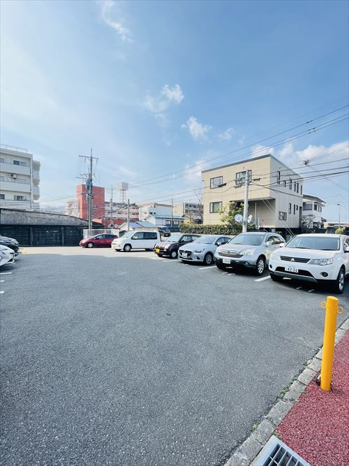 トーカンマンション笹丘の駐車場