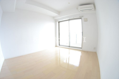 【居間・リビング】 | レオンコンフォート谷町六丁目 | おしゃれな居間です