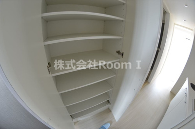 【洋室】 | レオンコンフォート谷町六丁目 | シューズボックスです。