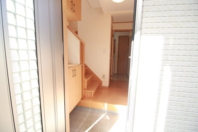 東山田住宅の玄関