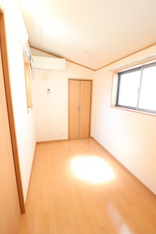 東山田住宅の洋室