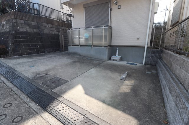 東山田住宅の駐車場