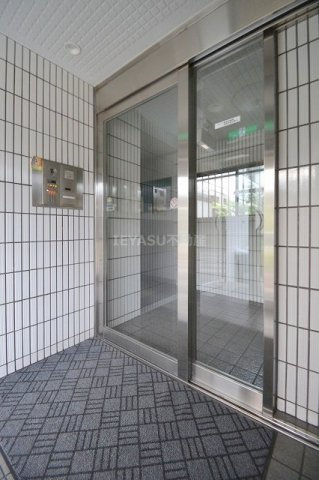 広島市西区打越町の賃貸マンションのロビー