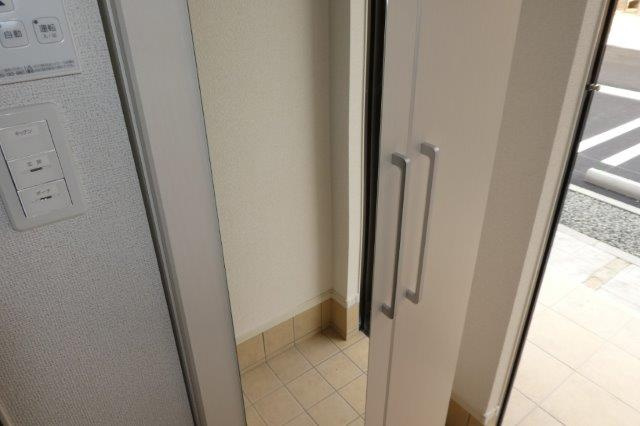 ヴィラ・マウントワン上東Bの収納|シューズボックス