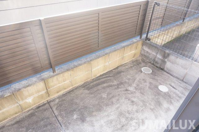 熊本市東区桜木３丁目のアパートのバルコニー